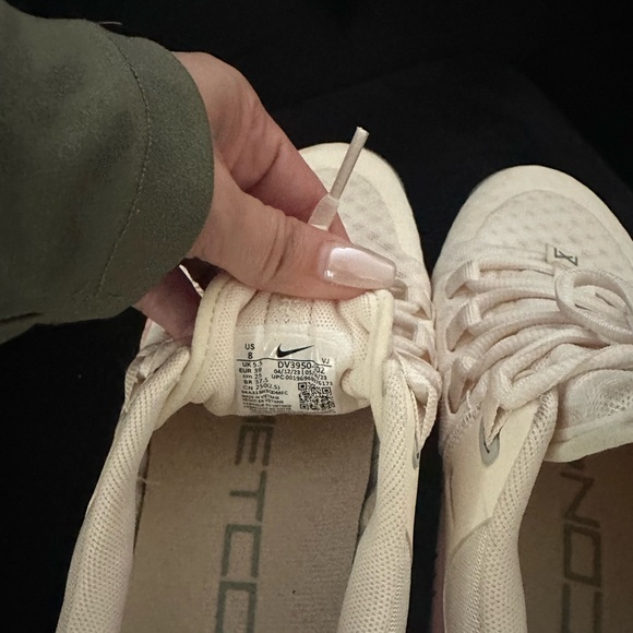 Nike METCON Women's Sneakers in Cream and Pink - Picture 3 of 6